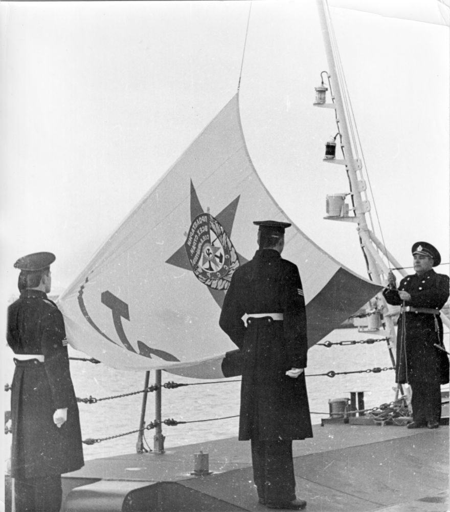 Подъем военно морского флага. Подъем флага на корабле ВМФ. Флагштоки советских кораблей. Поднятие флага СССР.