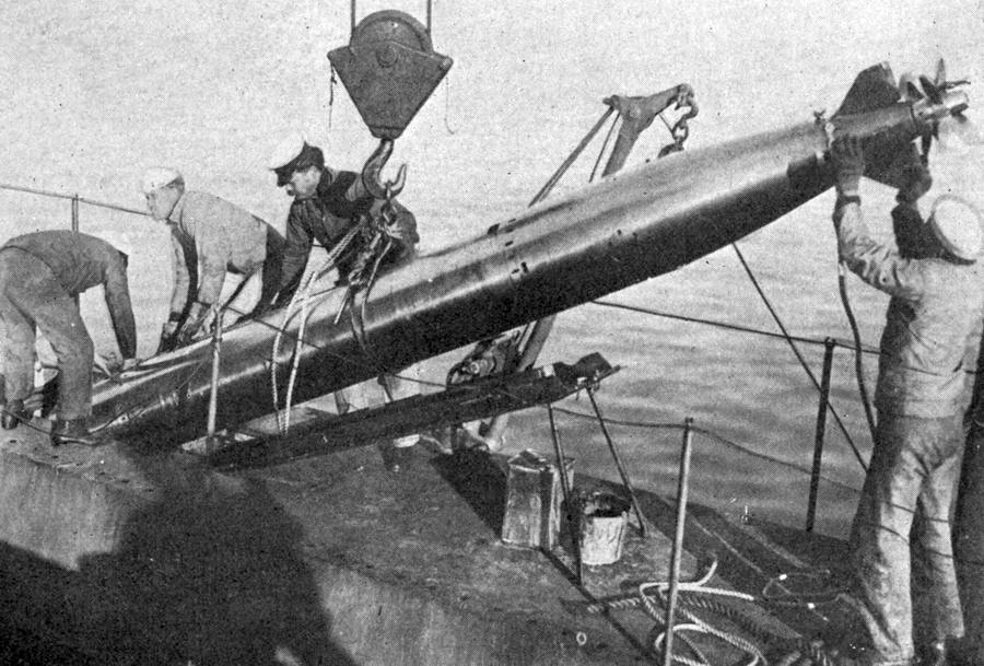 Торпеда времени. Торпедный аппарат 533 мм. Торпеды первой мировой войны. ПТА-53 торпедный аппарат. Торпедный аппарат 533 1-н трехтрубный.