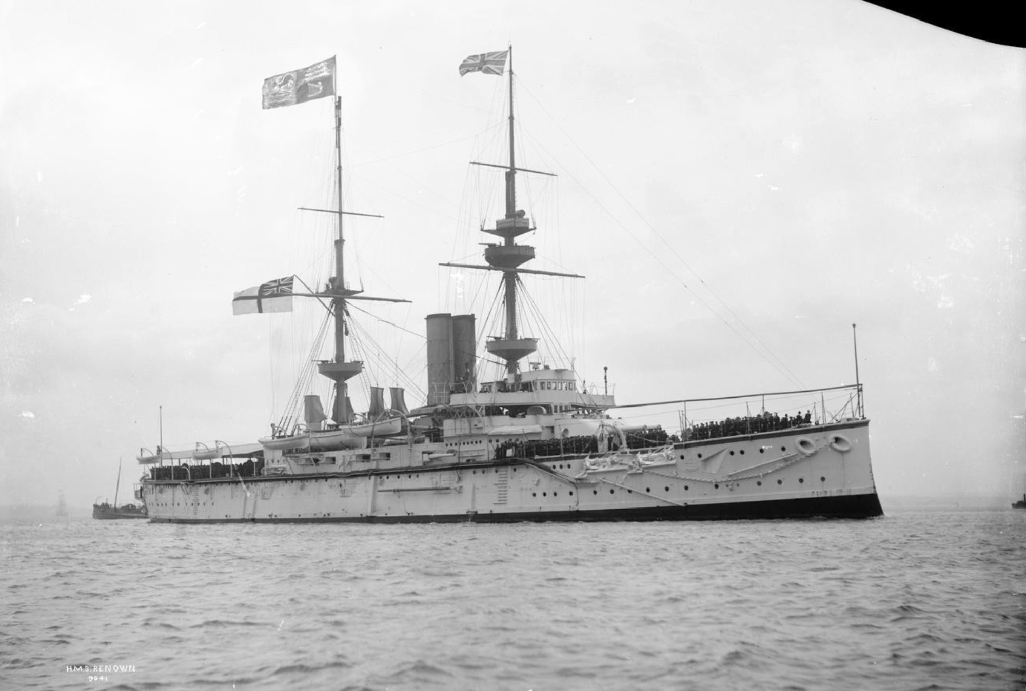 Линкор альбион 2. HMS renown 1895. Renown линейный крейсер. Уорриор броненосец. Линкоры Ройал неви.