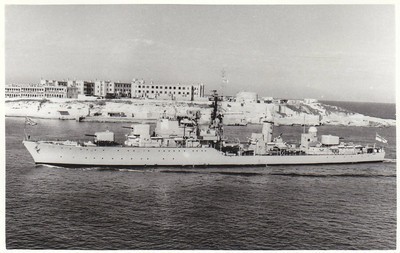 HMS Daring (1949) заходит в гавань Мальты, 1952 год