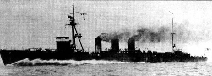 Japanese_cruiser_tupe_Kuma_1920_testing.jpg