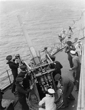 3-inch_AA_gun_and_crew_on_HMS_Royal_Oak_WWI.jpg