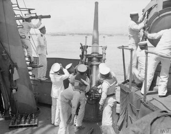 HMS_Agamemnon_12-pounder_gun_crew_Salonika_1916_IWM_Q_31978.jpg
