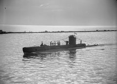 HMS_Ultor_(P53).jpg