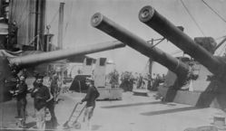 HMS_Indefatigable_guns_LOC_16724.jpg