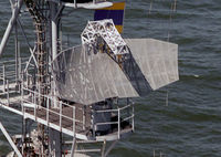 USS_Trenton_(LPD-14)_SPS-40_antenna.jpg