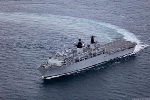 Hms-albion-l14-v-sredizemnom.jpg