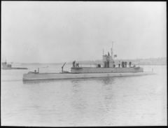 Lossy-page1-1280px-Seal_(SS19_1-2),_renamed_G1._Port_bow,_crew_on_deck,_1912_-_NARA_-_513028.tif.jpg