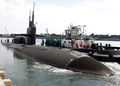 USS_La_Jolla_(SSN_701)_away_from_its_pier.jpg