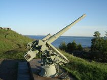 Bofors_M1927_76mm_AA_gun_Suomenlinna.jpg