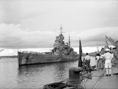 HMS_Prince_of_Wales_arrives_Singapore_04_Dec_1941.jpg