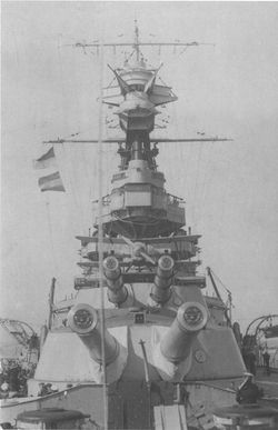 HMS_Royal_Oak_башни_1925.jpg