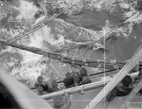 HMS_JAMAICA_дозаправка_с_танкера_(Северная_Атлантика,_сентябрь_1944)_5.jpg