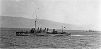 USS_Lardner_(DD_286)_with_what_appears_to_be_USS_Putnam_(DD_287)_aft_on_June_2_1925.jpg
