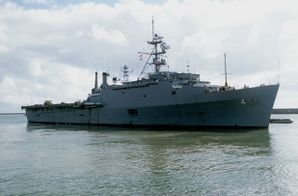 USS_Austin_(LPD-4)_underway_in_1982.jpg