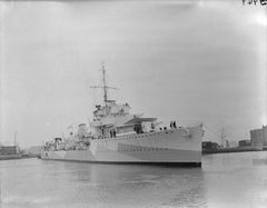 HMS_Arrow_(H42).jpg