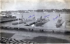 1918,_Brindisi_harbour._Three_submarines_of_the_Glauco_class_Narvalo,_Glauco_and_Squalo.jpg