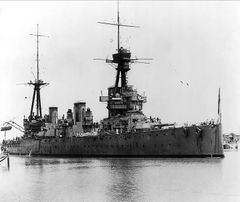 HMAS_Australia_passes_Suez_Canal_April_1919.jpg