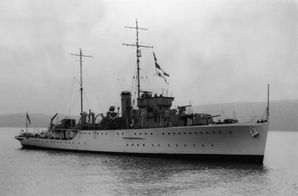 HMS_Grimsby_-28U16-29_IWM_FL_13656.jpg