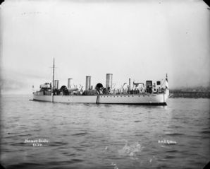 HMS_Quail_at_Halifax_LAC_3332863.jpg