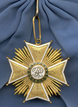 Order_of_the_White_Eagle_badge_(Republic_of_Poland_1921-1939)rev.jpg