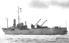 HMS_ARK_ROYAL_–_December_1914.JPG
