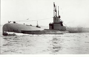 British_WWI_Submarine_HMS_R3.JPG