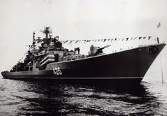 Ship_956_Sovremenny_420_1983_07_KSF_Navy_day_Parade.jpg