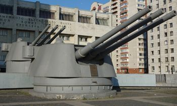 Kirov_180-mm_turrets.JPG