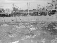 HMS_JAMAICA_дозаправка_с_танкера_(Северная_Атлантика,_сентябрь_1944)_4.jpg