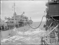 HMS_JAMAICA_дозаправка_с_танкера_(Северная_Атлантика,_сентябрь_1944)_2.jpg