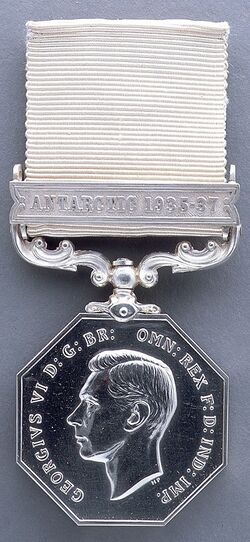 The_Polar_Medal_11.jpg